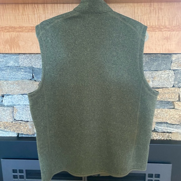 Patagonia Men’s Vest - Picture 2 of 4